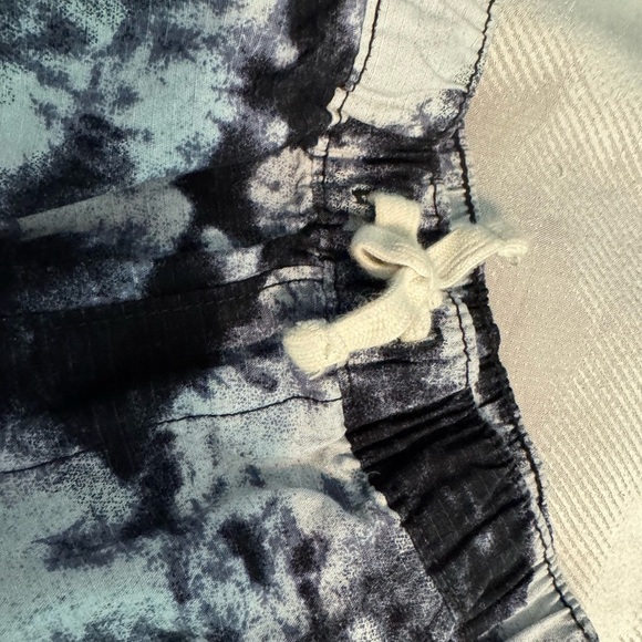 Boys Sz 6 Black and White Tie-Dye Cargo Pants with Pockets. Fun, cool trendy! - Picture 6 of 7